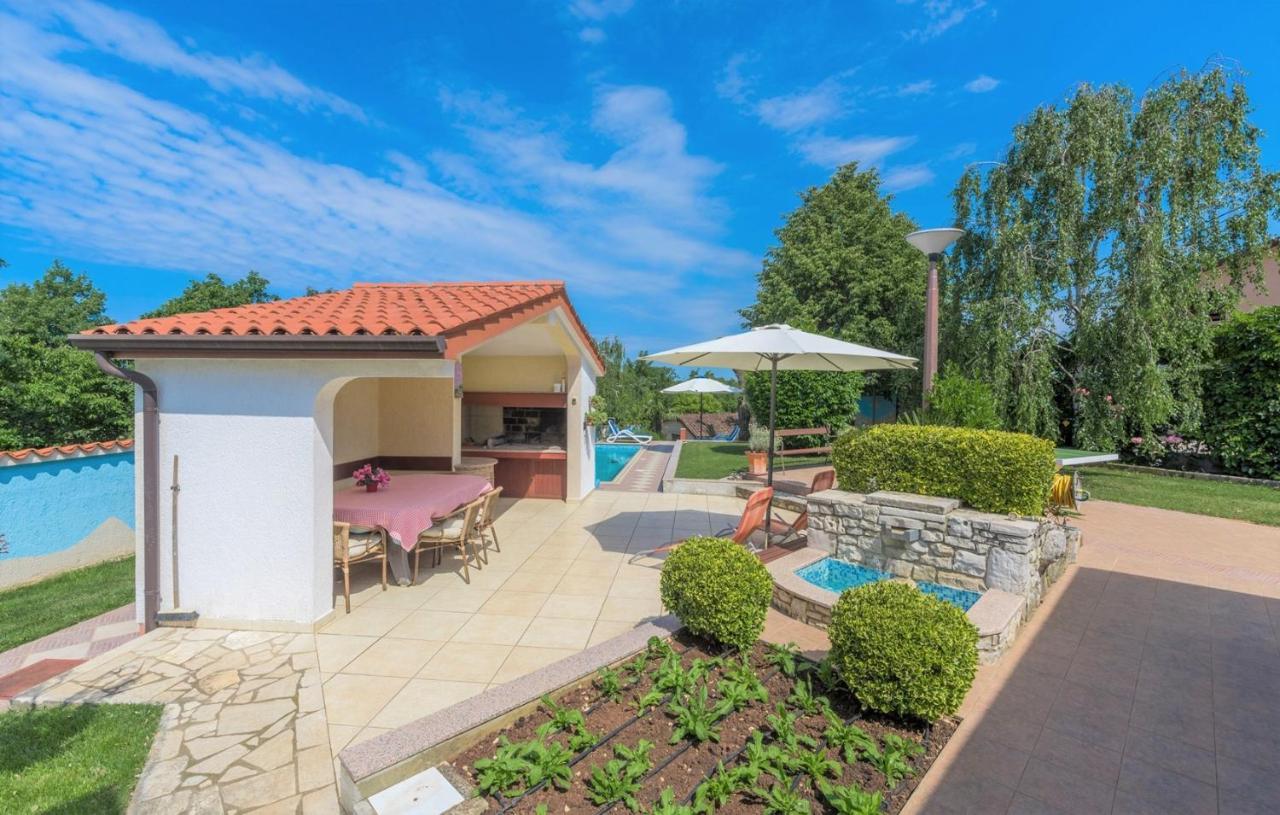 Villa Anita With Common Pool Vrvari Extérieur photo