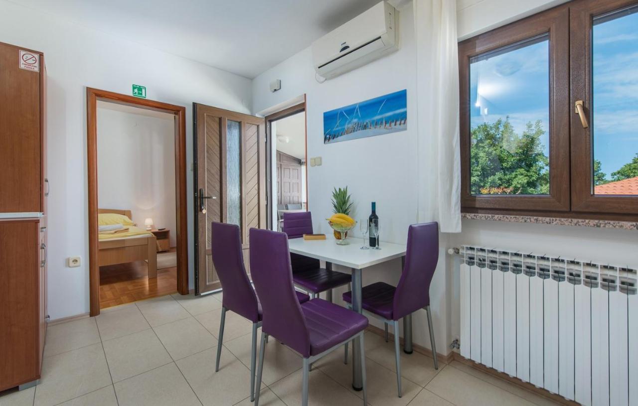Villa Anita With Common Pool Vrvari Extérieur photo