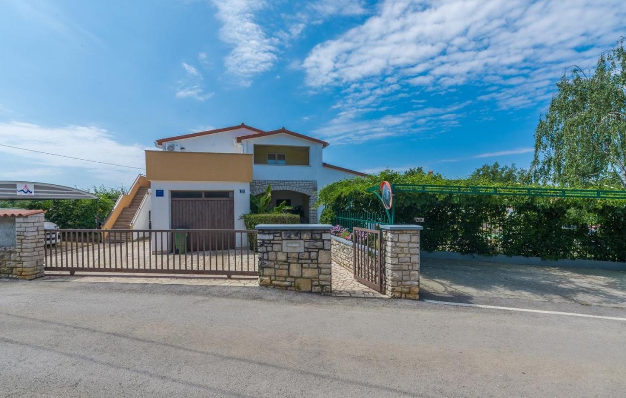 Villa Anita With Common Pool Vrvari Extérieur photo