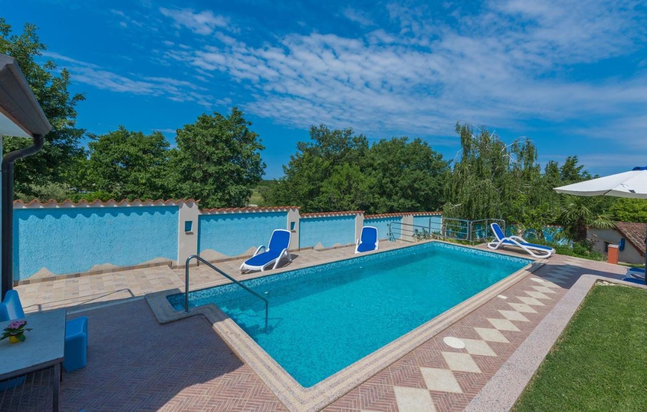 Villa Anita With Common Pool Vrvari Extérieur photo