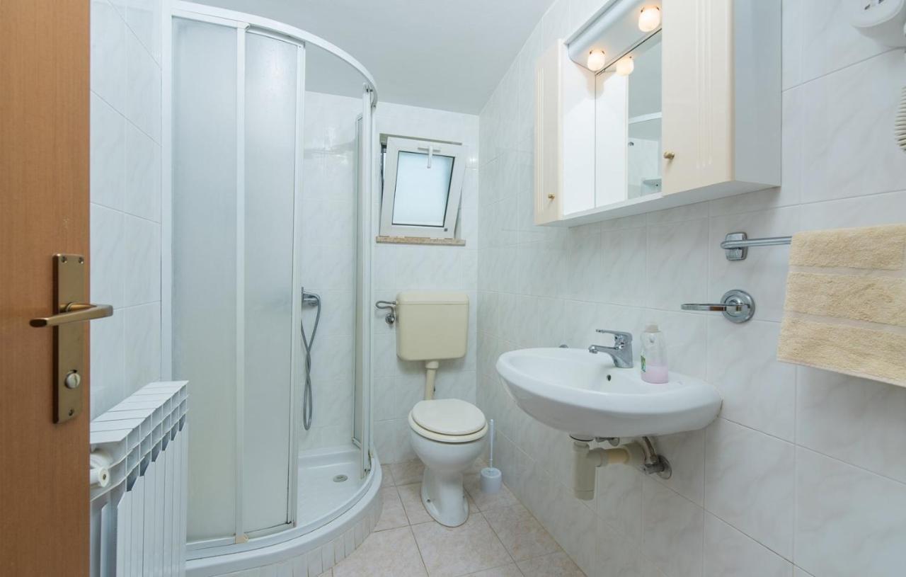 Villa Anita With Common Pool Vrvari Extérieur photo