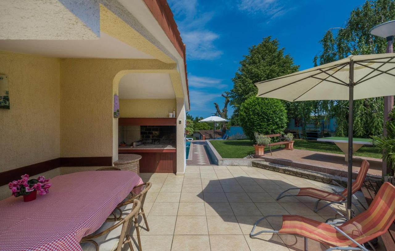 Villa Anita With Common Pool Vrvari Extérieur photo