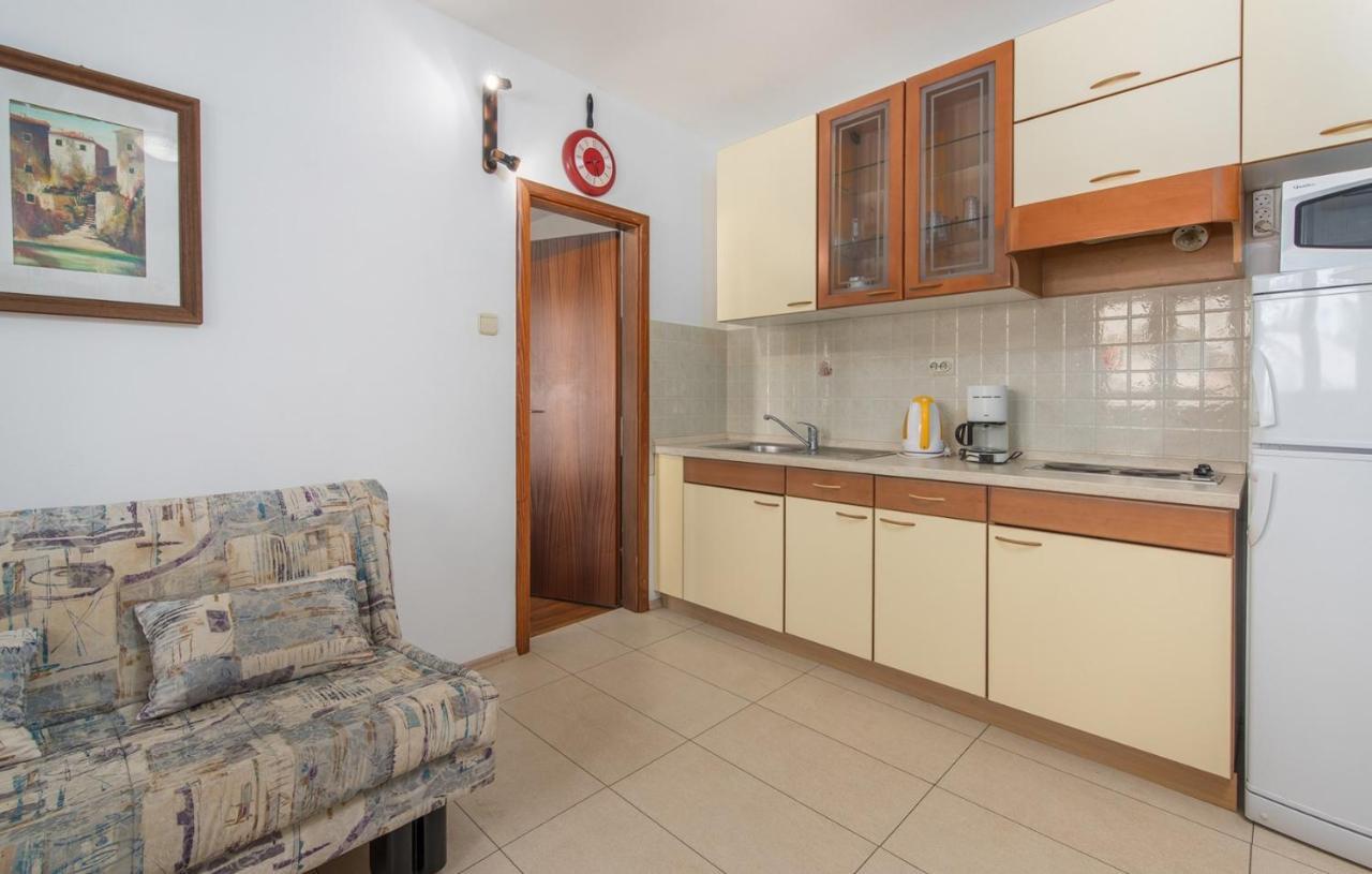 Villa Anita With Common Pool Vrvari Extérieur photo