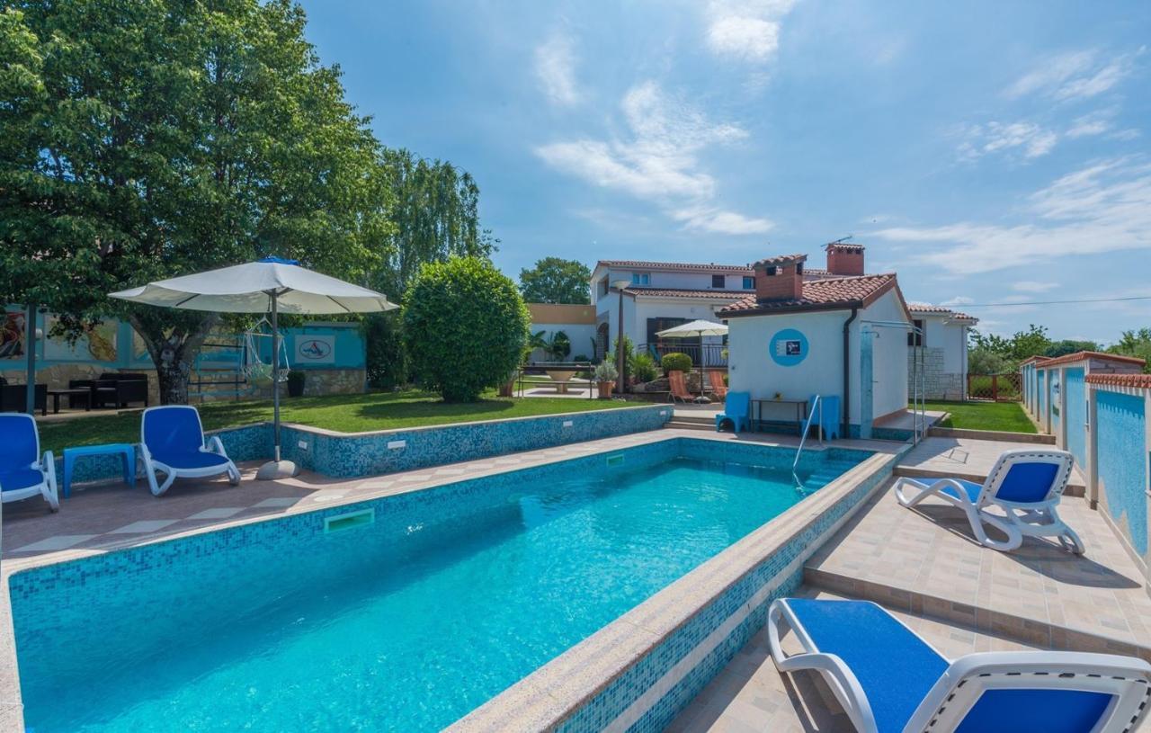 Villa Anita With Common Pool Vrvari Extérieur photo