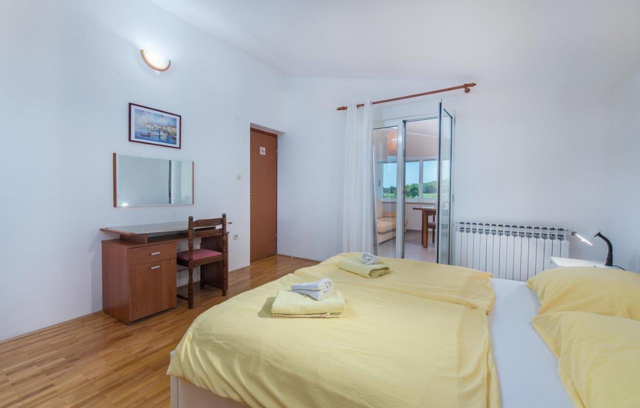 Villa Anita With Common Pool Vrvari Extérieur photo