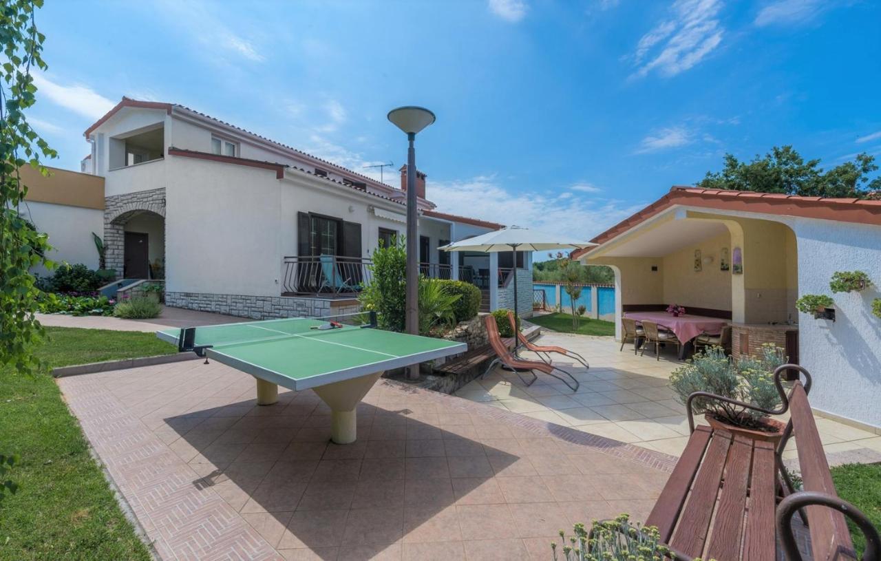 Villa Anita With Common Pool Vrvari Extérieur photo