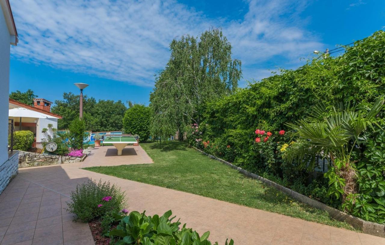 Villa Anita With Common Pool Vrvari Extérieur photo