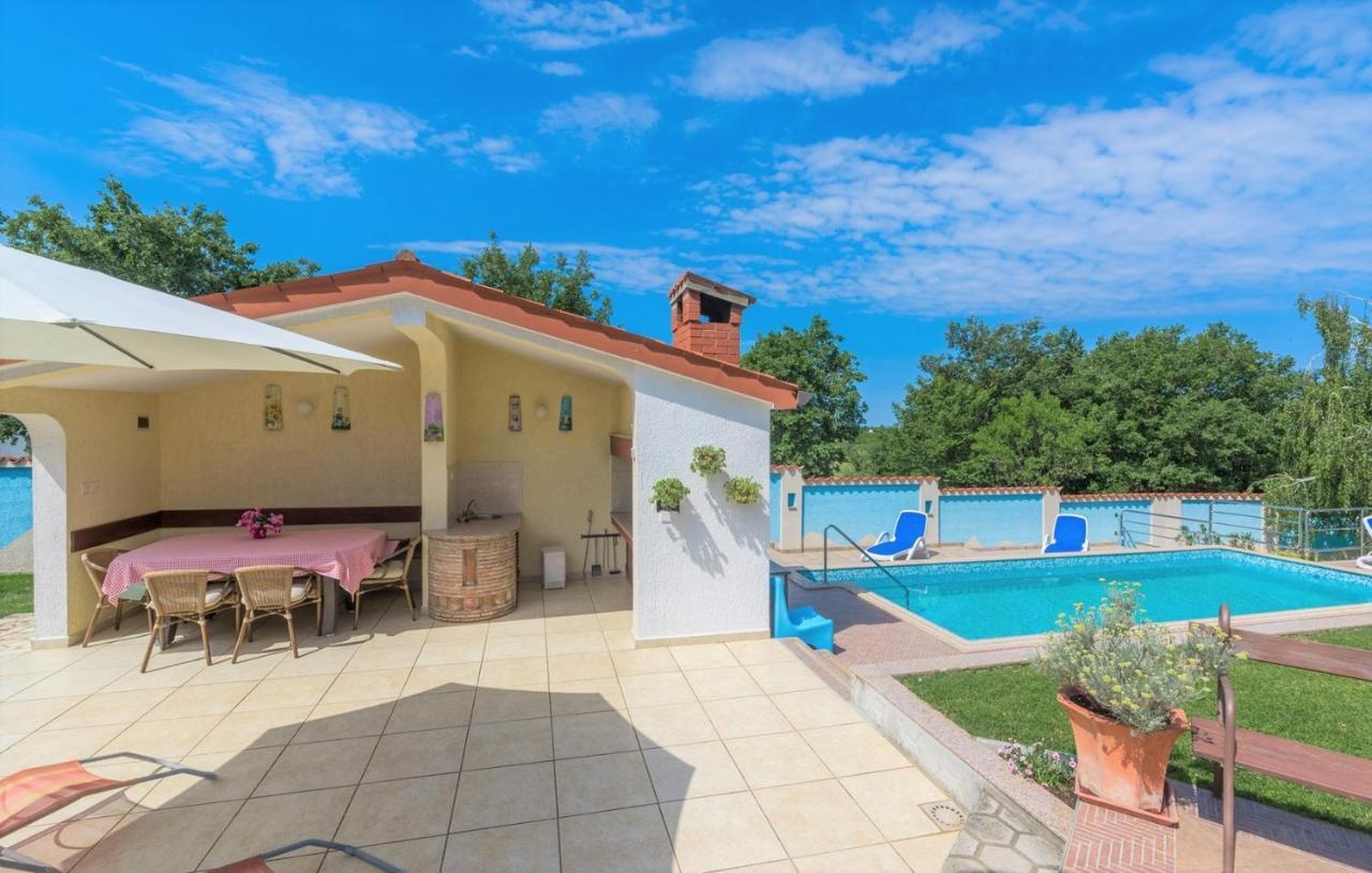 Villa Anita With Common Pool Vrvari Extérieur photo