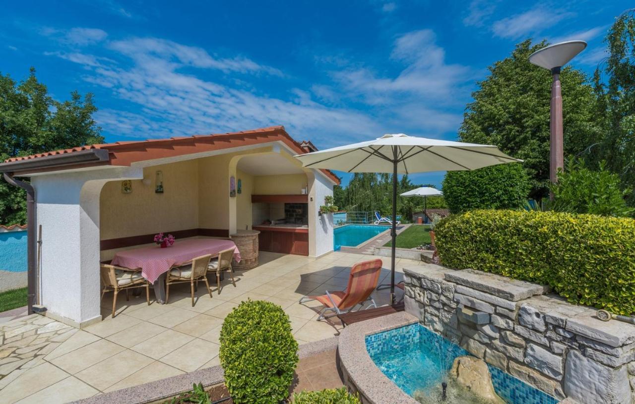 Villa Anita With Common Pool Vrvari Extérieur photo