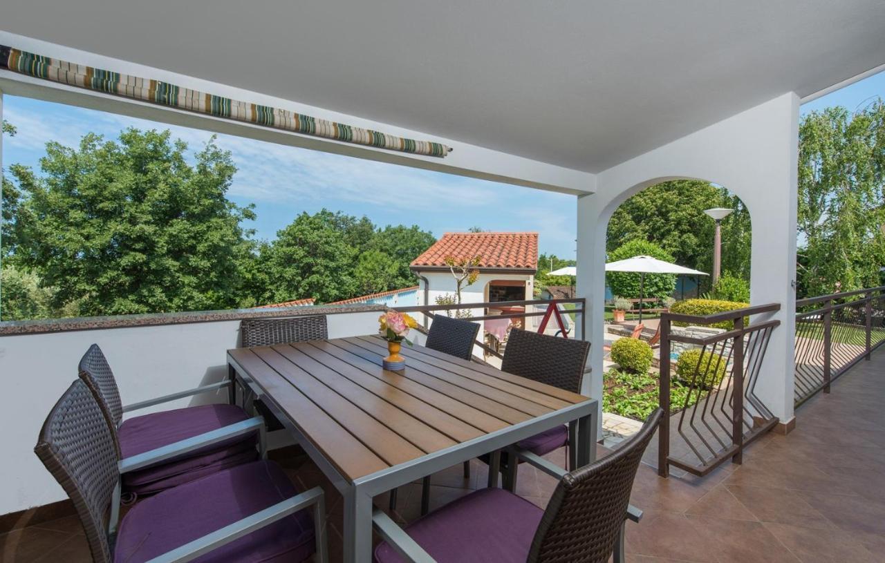Villa Anita With Common Pool Vrvari Extérieur photo