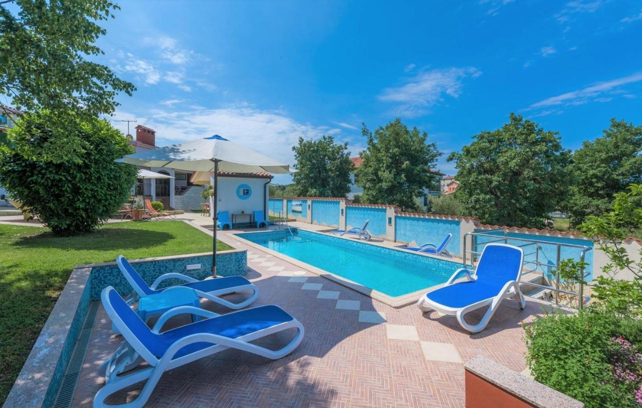 Villa Anita With Common Pool Vrvari Extérieur photo