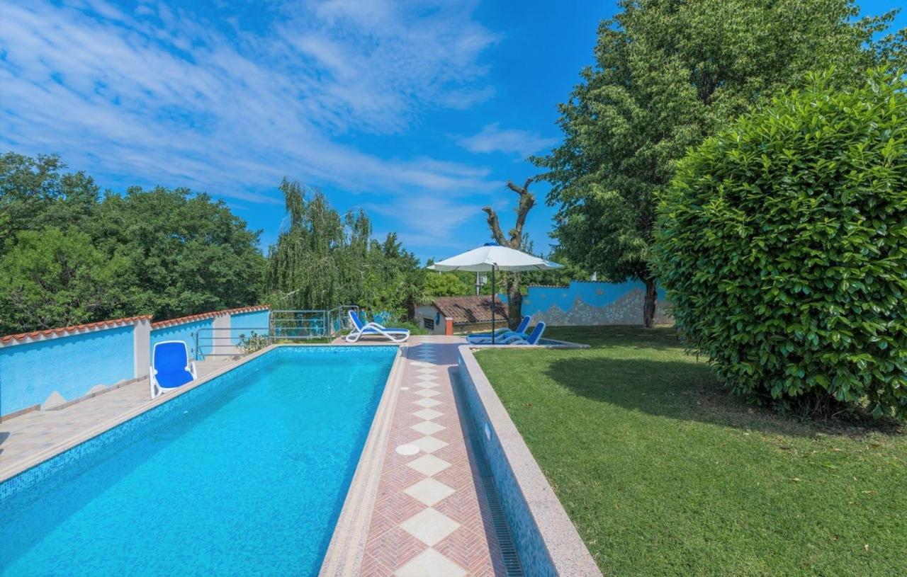 Villa Anita With Common Pool Vrvari Extérieur photo