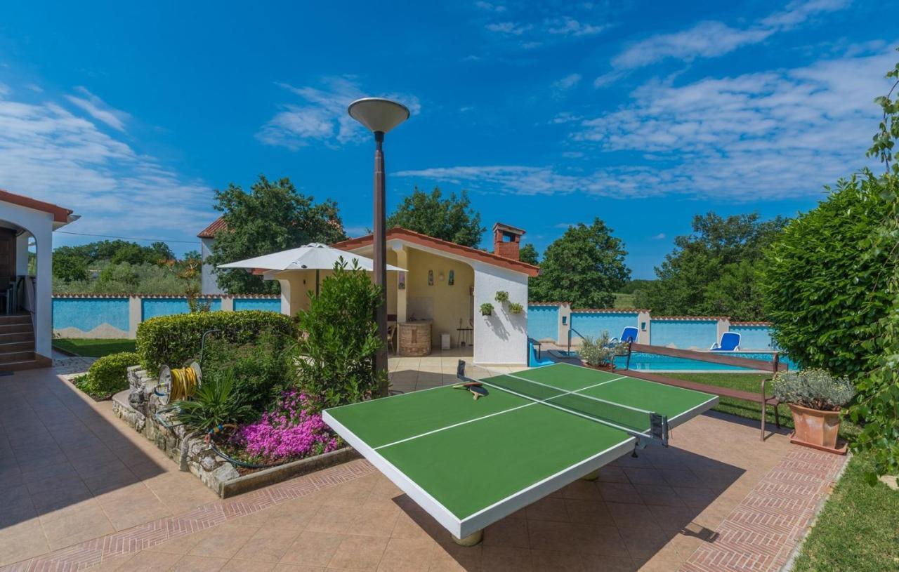Villa Anita With Common Pool Vrvari Extérieur photo