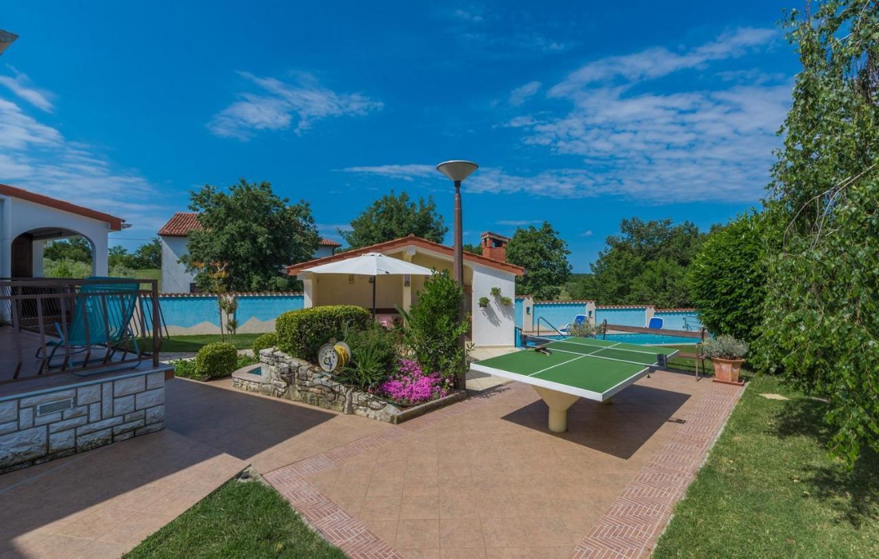 Villa Anita With Common Pool Vrvari Extérieur photo